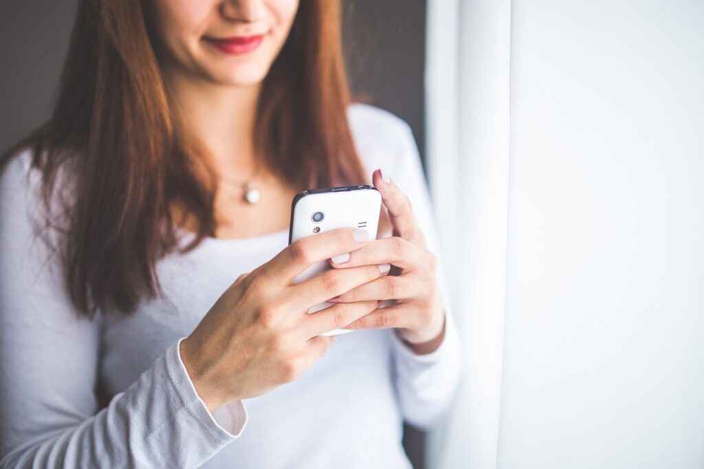 Wi-Fi vs. Cellular Data: Analyzing Pros, Cons, and Optimal Use Cases